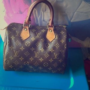 Authentic Pre-Loved Louis Vuitton Speedy 25